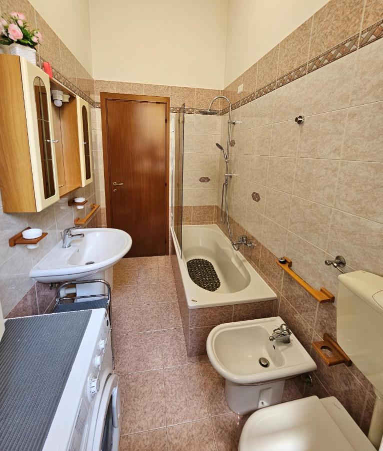 Casa Oltrepo Fresco Centrale Ma Silenzioso Parcheggio Interno Casteggio Экстерьер фото